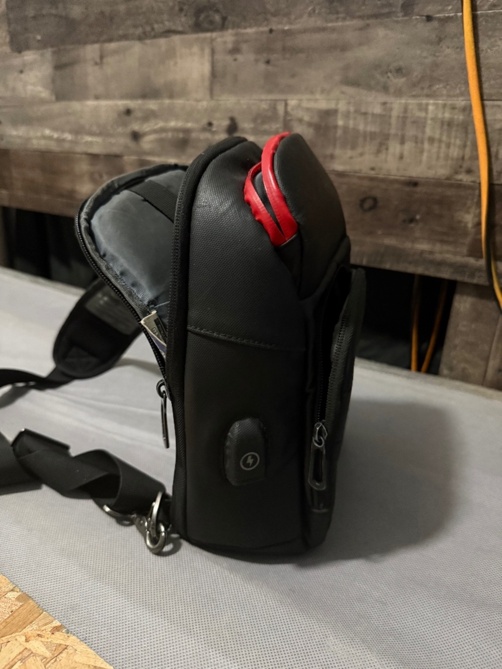 Across the shoulder men’s USB equipped small cooler/bag